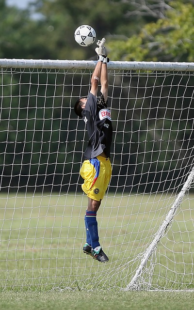 杜兰特关键补篮逆转比分