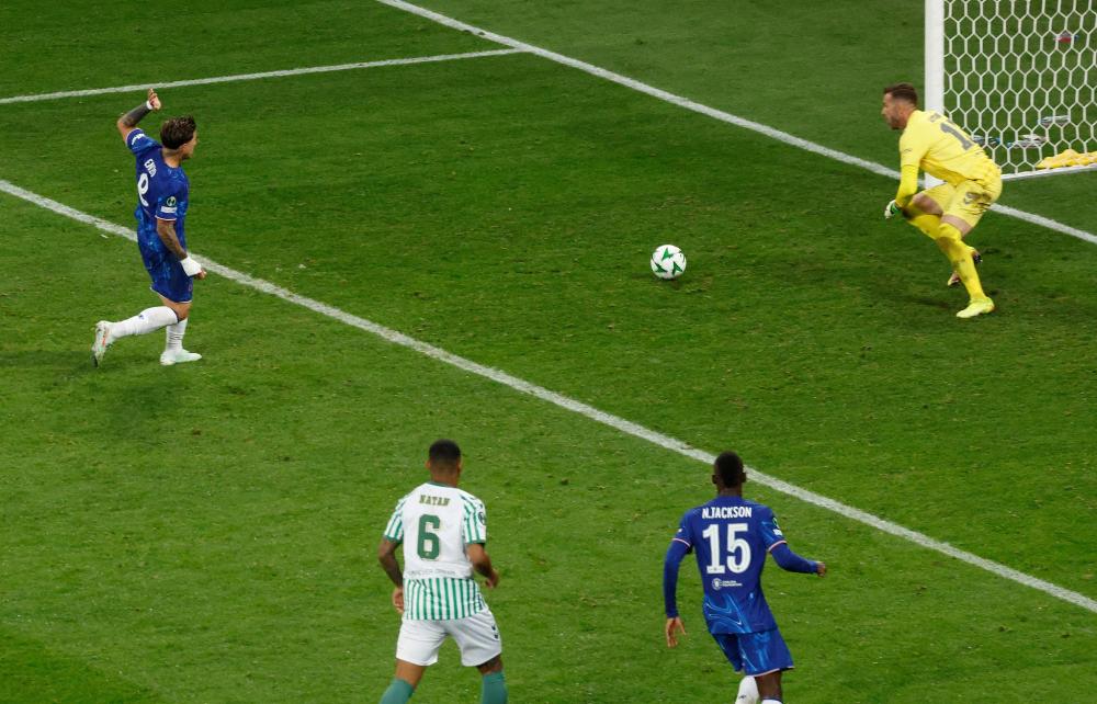 塞萨尔：齐沃为什么要换下博尼和泽林斯基？他俩明明表现最好